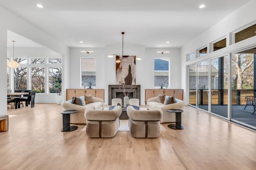 2048 Castleman Dr, Nashville, TN, 37215-6121 | Card Image