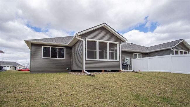 1323 Juniper Pl, House other with 2 bedrooms, 3 bathrooms and null parking in Eau Claire WI | Image 5