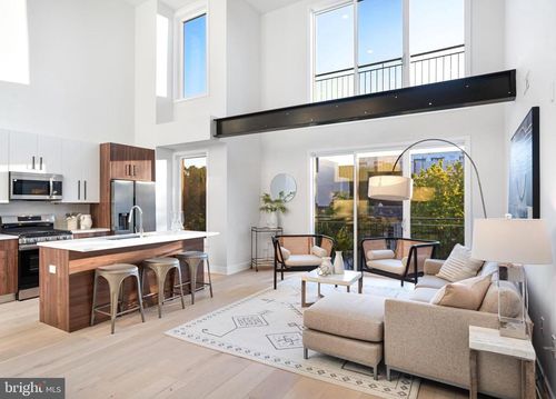 ph10-845 19th St Ne, WASHINGTON, DC, 20002-4071 | Card Image