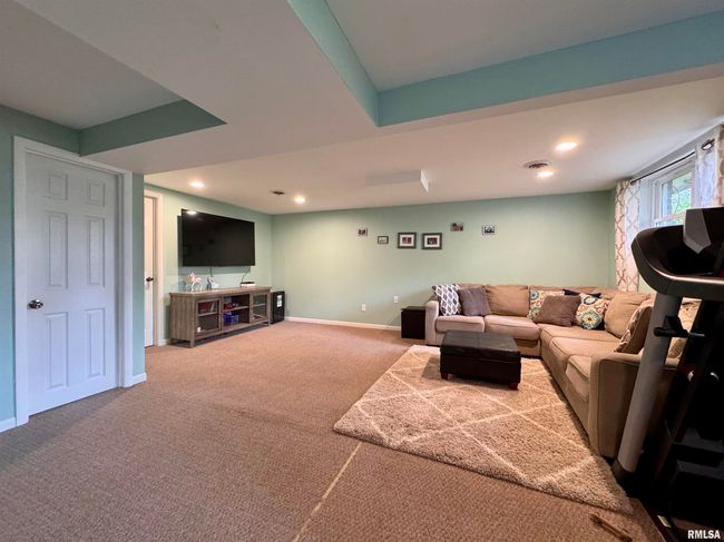 940 Memorial Dr, House other with 3 bedrooms, 2 bathrooms and null parking in Macomb IL | Image 19