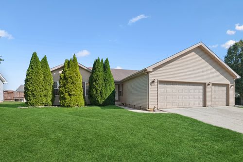 529 Chestnut Ln, Peotone, IL, 60468-9181 | Card Image