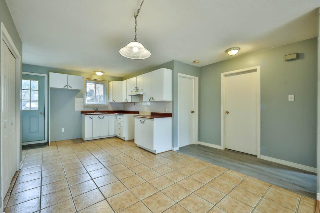 Residential Lease in Val-des-Bois