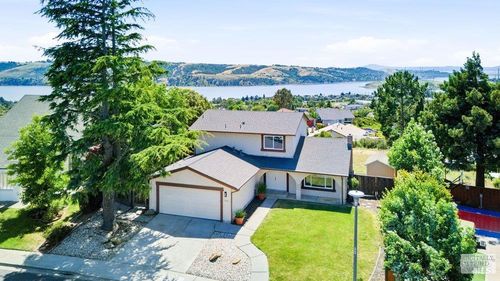 242 Dundee Way, Benicia, CA, 94510-1902 | Card Image