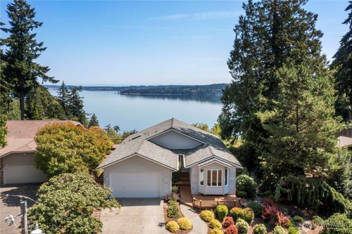 11011 Seaview Dr, Anderson Island, WA, 98303-8602 | Card Image