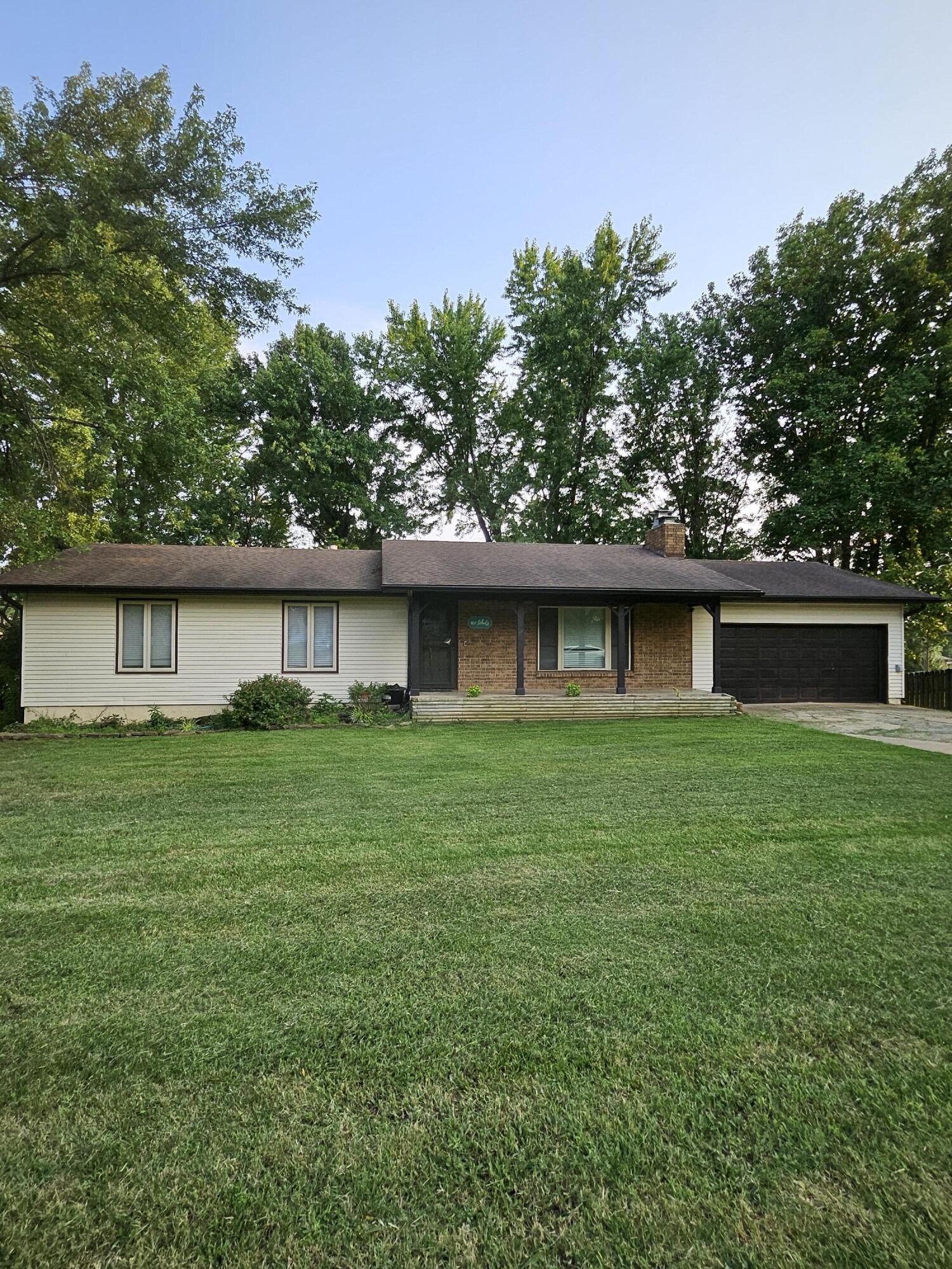 Schulz Ave, Monett, MO 65708
