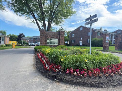 28596-25354 Shiawassee Cir, Southfield, MI, 48033-3809 | Card Image