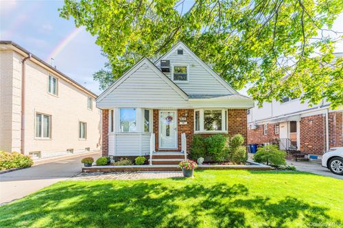 80 259th St, Glen Oaks, NY, 11004-1237 | Card Image