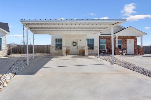 518 Alamo Ct, McGregor, TX, 76657-1027 | Card Image