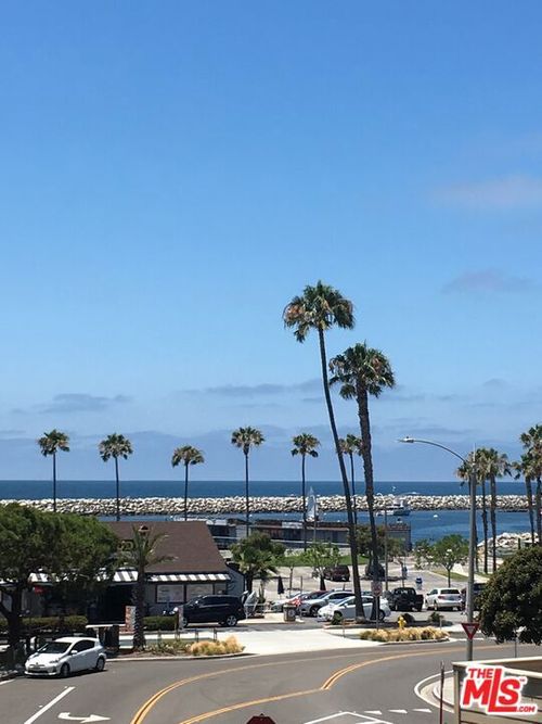 208-140 The Vlg, Redondo Beach, CA, 90277-2521 | Card Image