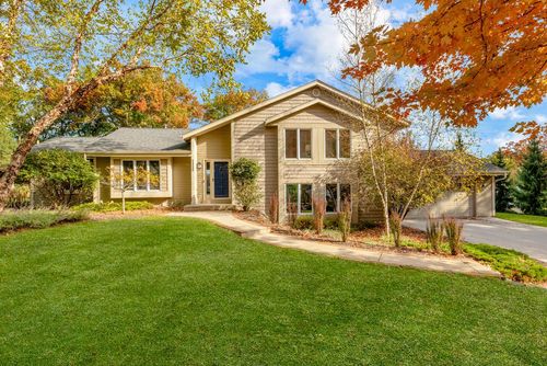 34352 Valley Road, Delafield, WI, 53066 | Card Image