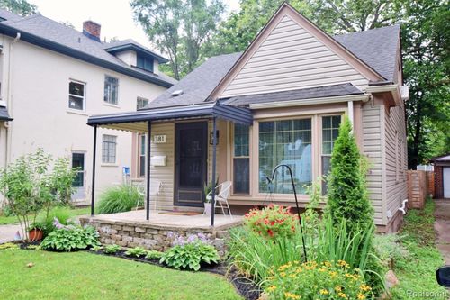 381 W Chesterfield St, Ferndale, MI, 48220-3228 | Card Image