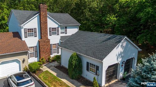 8 Tomahawk Dr, Wayne, NJ, 07470-4952 | Card Image