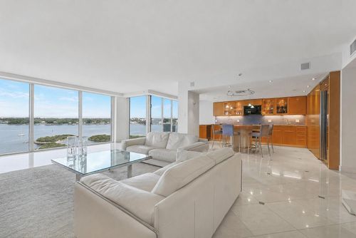 24e-529 S Flagler Drive, West Palm Beach, FL, 33401 | Card Image