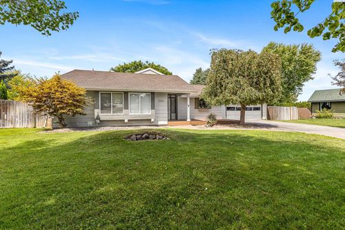3304 S Vancouver Pl, Kennewick, WA, 99337-3031 | Card Image