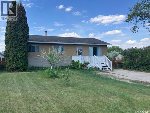 110 4 St N, Nipawin, SK, S0E1E0 | Card Image