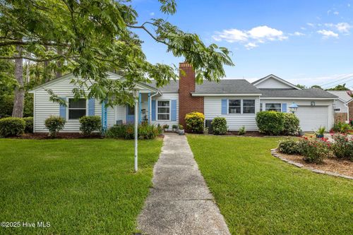 208 Fairview Dr, Beaufort, NC, 28516-1604 | Card Image