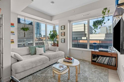 415-212 King William St, Hamilton, ON, L8R0A7 | Card Image