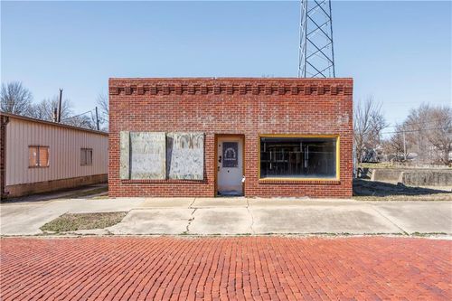 117 S Grant Ave, Chanute, KS, 66720-2257 | Card Image