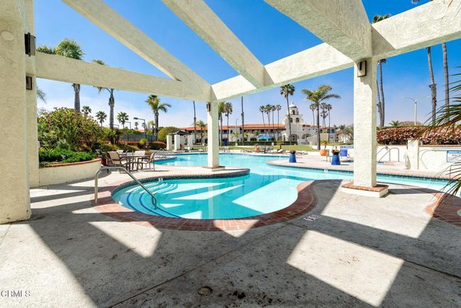 Community Pool and Jacuzzi | Image 32