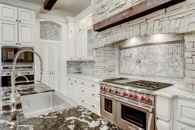 High-end appliances. | Image 14