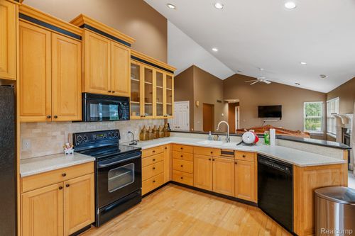 6051 Hough Rd, Almont, MI, 48003-9754 | Card Image