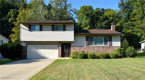 10098 Belmeadow Dr, Twinsburg, OH, 44087-1104 | Card Image