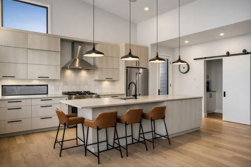 19170 Gateway Loop, Bend, OR, 97702-3731 | Card Image