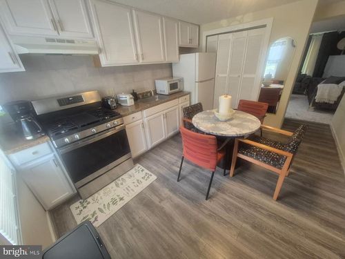 1835 Village Green Dr, HYATTSVILLE, MD, 20785-4120 | Card Image