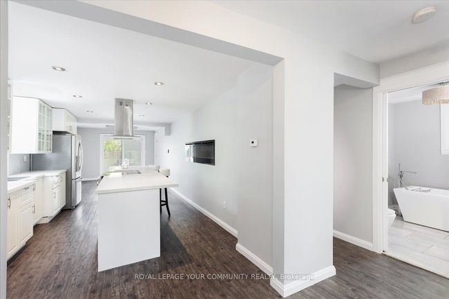 109 Maple Ave, House other with 2 bedrooms, 2 bathrooms and 6 parking in Sutton West ON | Image 8