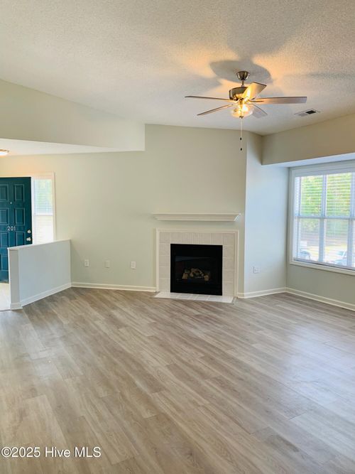 apt-201-4142 Breezewood Dr, Wilmington, NC, 28412-2477 | Card Image