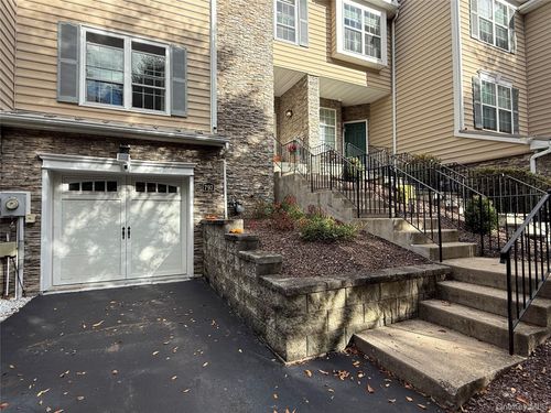 797 Huntington Dr, Fishkill, NY, 12524-4915 | Card Image