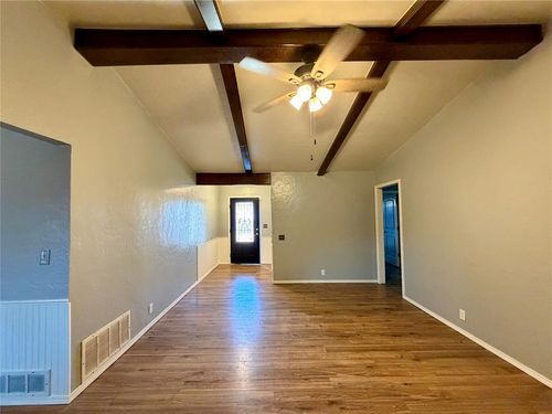 3021 Glenwood Dr, Chickasha, OK, 73018-7311 | Card Image