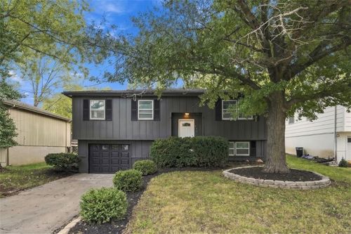 506 E Osage St, Paola, KS, 66071-2032 | Card Image