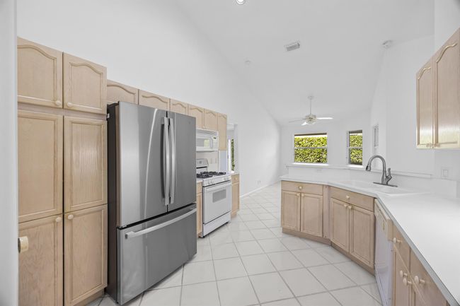 1040 Egret Circle Circle N, House other with 3 bedrooms, 2 bathrooms and null parking in Jupiter FL | Image 11