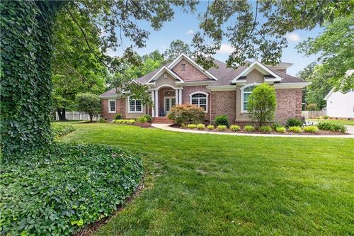 1068 Scenic Blvd, Chesapeake, VA, 23322-7323 | Card Image