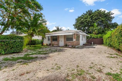 402 Nw 102nd St, Miami, FL, 33150-1453 | Card Image