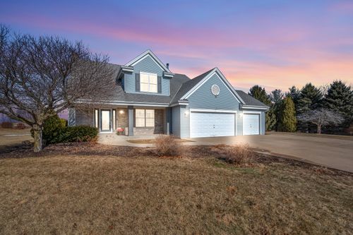 4832 Wood Duck Way, West Bend, WI, 53095-9196 | Card Image