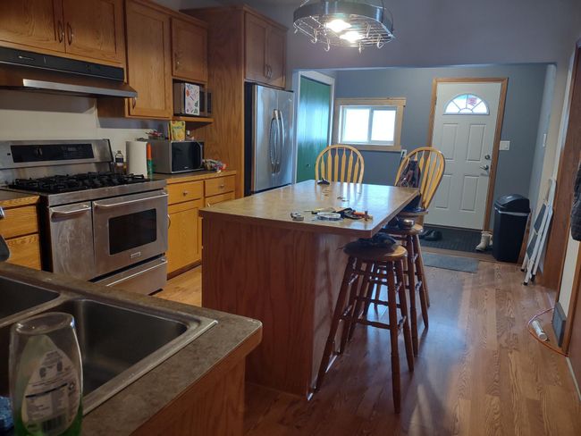 Kitchen to entry | Image 10