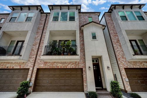 2231 Chenevert St, Houston, TX, 77003-5832 | Card Image