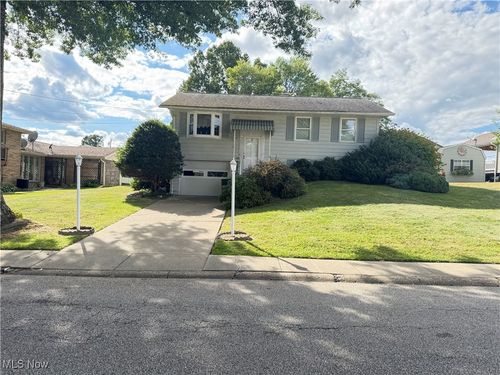 917 Donegal Dr W, Follansbee, WV, 26037-2004 | Card Image