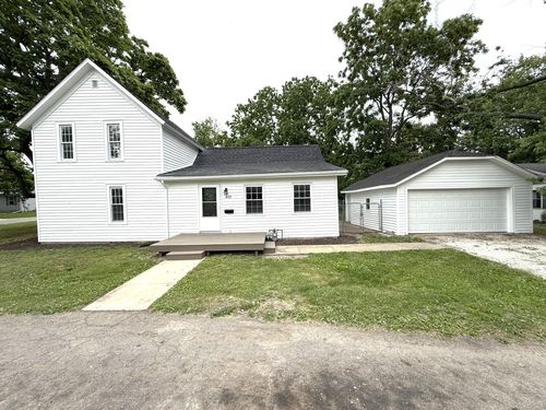 409 E Chestnut St, Paxton, IL, 60957-1015 | Card Image