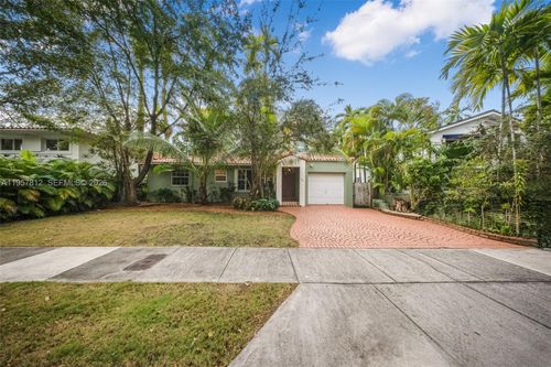 670 Ne 56th St, Miami, FL, 33137-2318 | Card Image