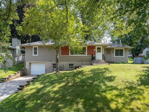 664 Belmont Ln W, Roseville, MN, 55113-6470 | Card Image