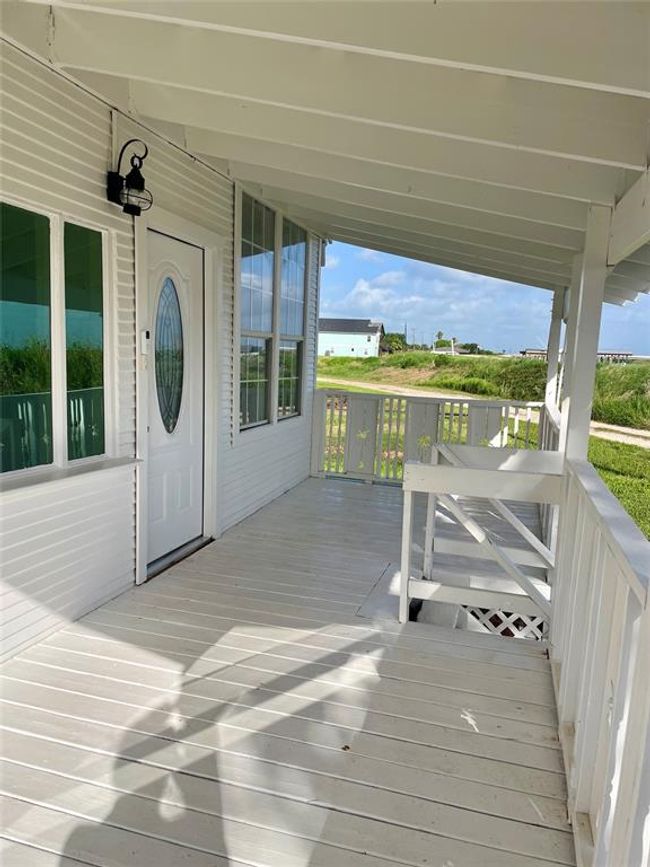 Enjoy the breeze from your front porch! | Image 17