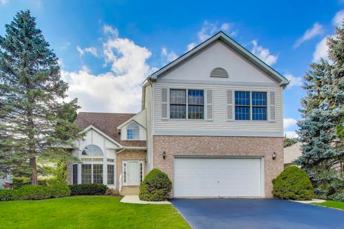 245 Hidden Creek Rd, Lake Zurich, IL, 60047-7115 | Card Image