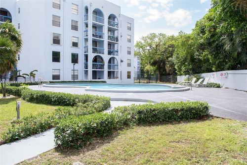 apt-132-9460 Fontainebleau Blvd, Miami, FL, 33172-7522 | Card Image