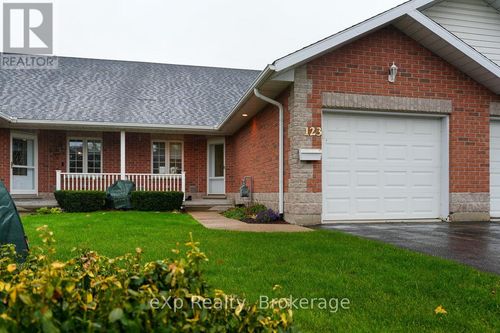 123 Church St N, Mount Forest, ON, N0G2L2 | Card Image