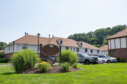 apt-8-1051 Elm St, West Springfield, MA, 01089-1533 | Card Image
