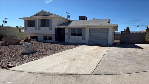 6121 Jones Cir, Las Vegas, NV, 89107-2556 | Card Image