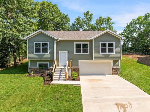 135 Cedar Ct, Warrensburg, MO, 64093-9612 | Card Image